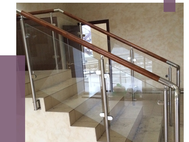 Комбинированные перила из металла и дерева в Воткинске