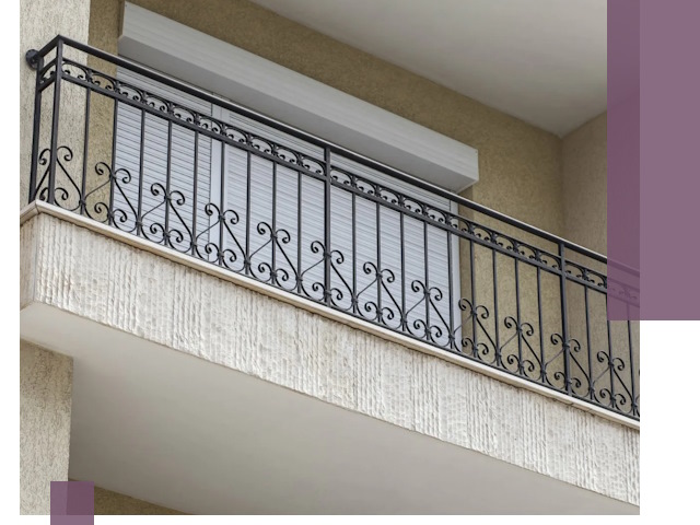 Балконные ограждения из металла и стекла в Воткинске для домов