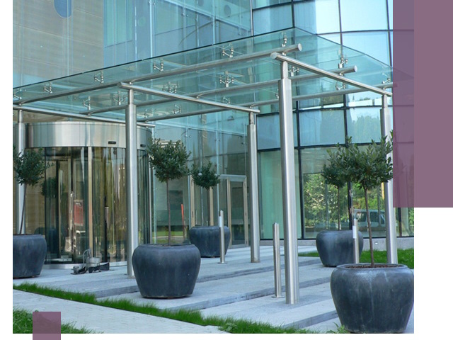 Навесы из стекла на заказ в Воткинске — монтаж и установка